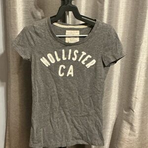 Hollister Gray Logo Tee | Size M | 100% Cotton | West Coast Vibes